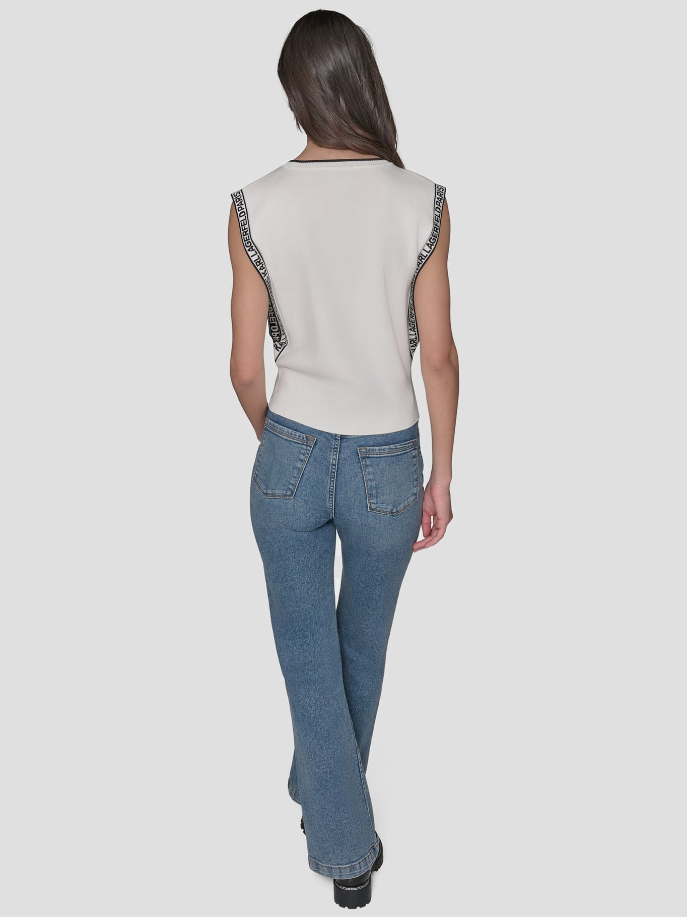 POLERA SIN MAGAS CON DETALLES DE FUELLE - 2