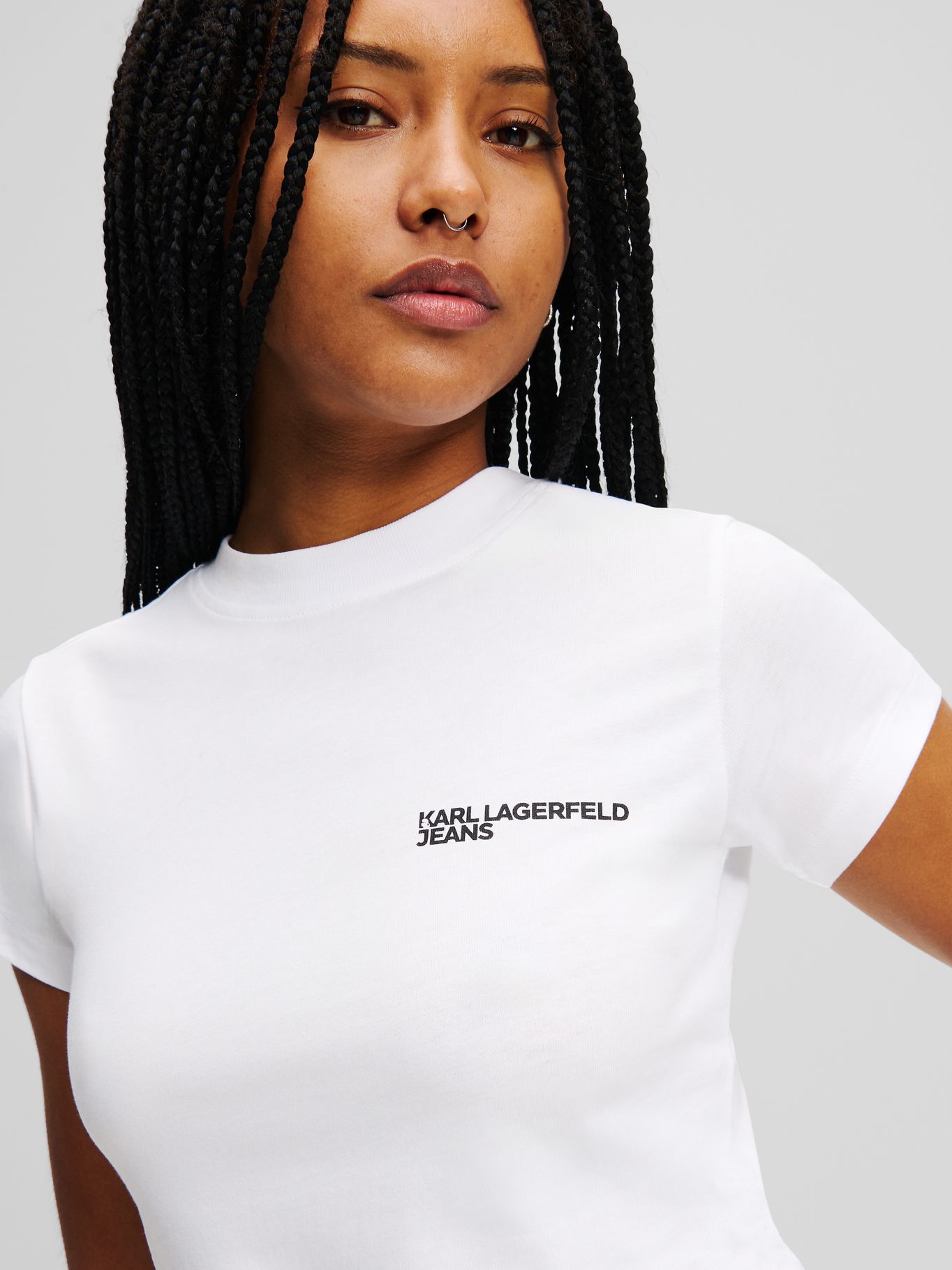 POLERA SLIM CON LOGOTIPO - 4