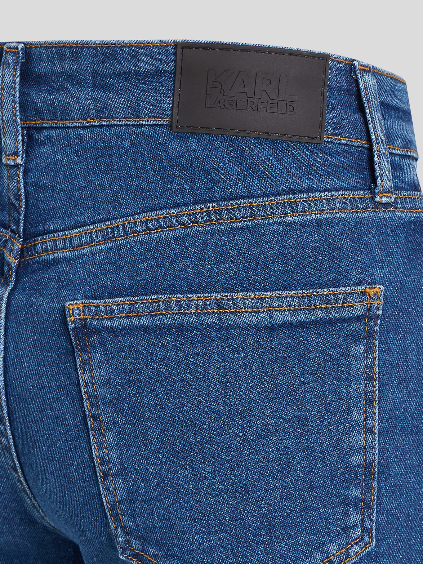 JEANS SLIM CON IKON BORDADO - 3