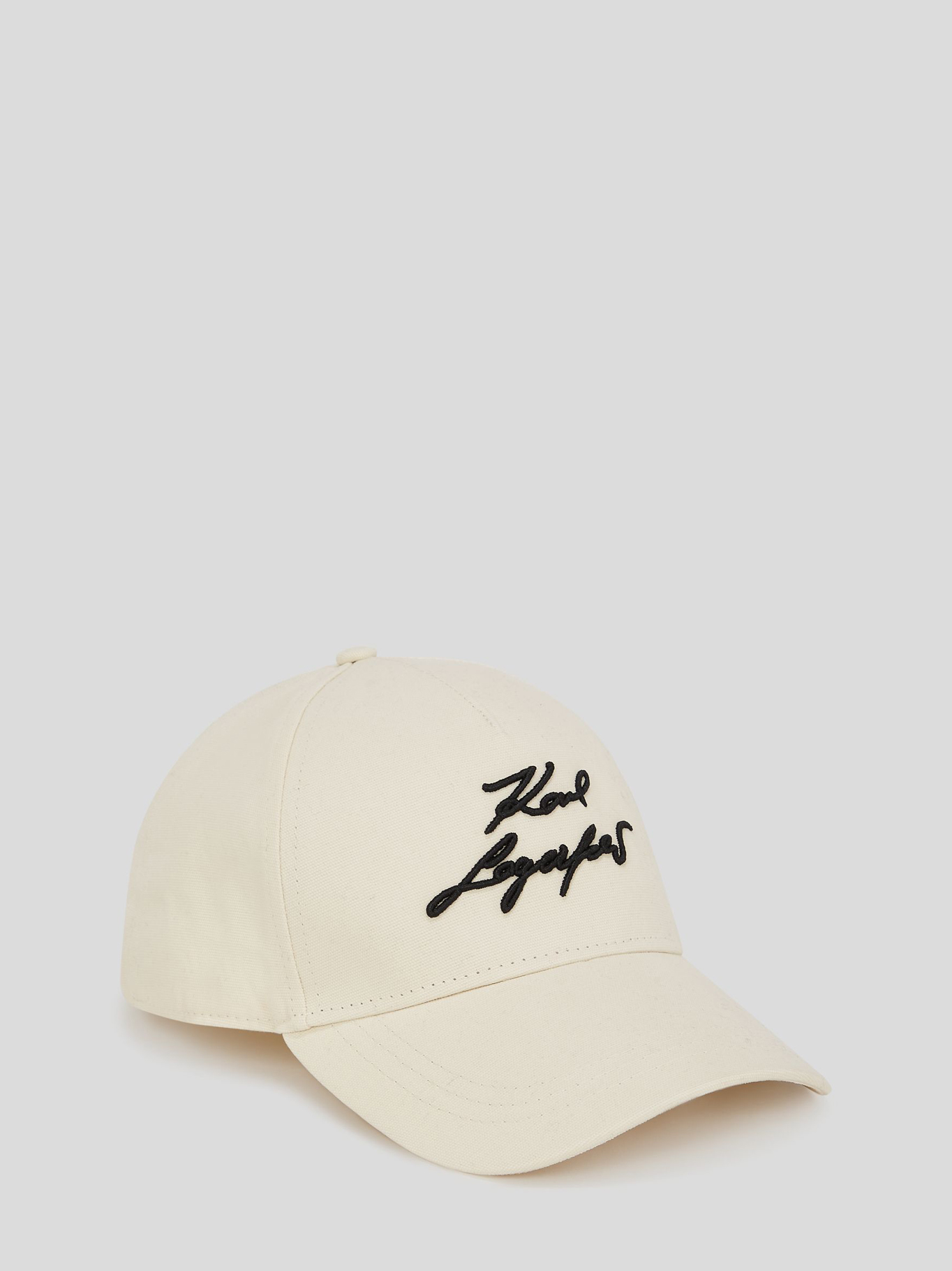 JOCKEY CON FIRMA BORDADA EN RELIEVE - 1