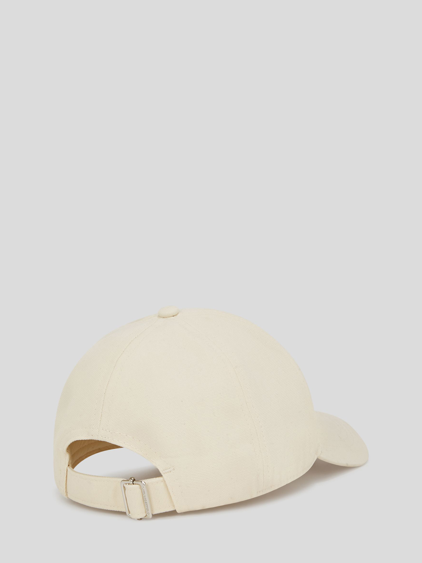 JOCKEY CON FIRMA BORDADA EN RELIEVE - 2