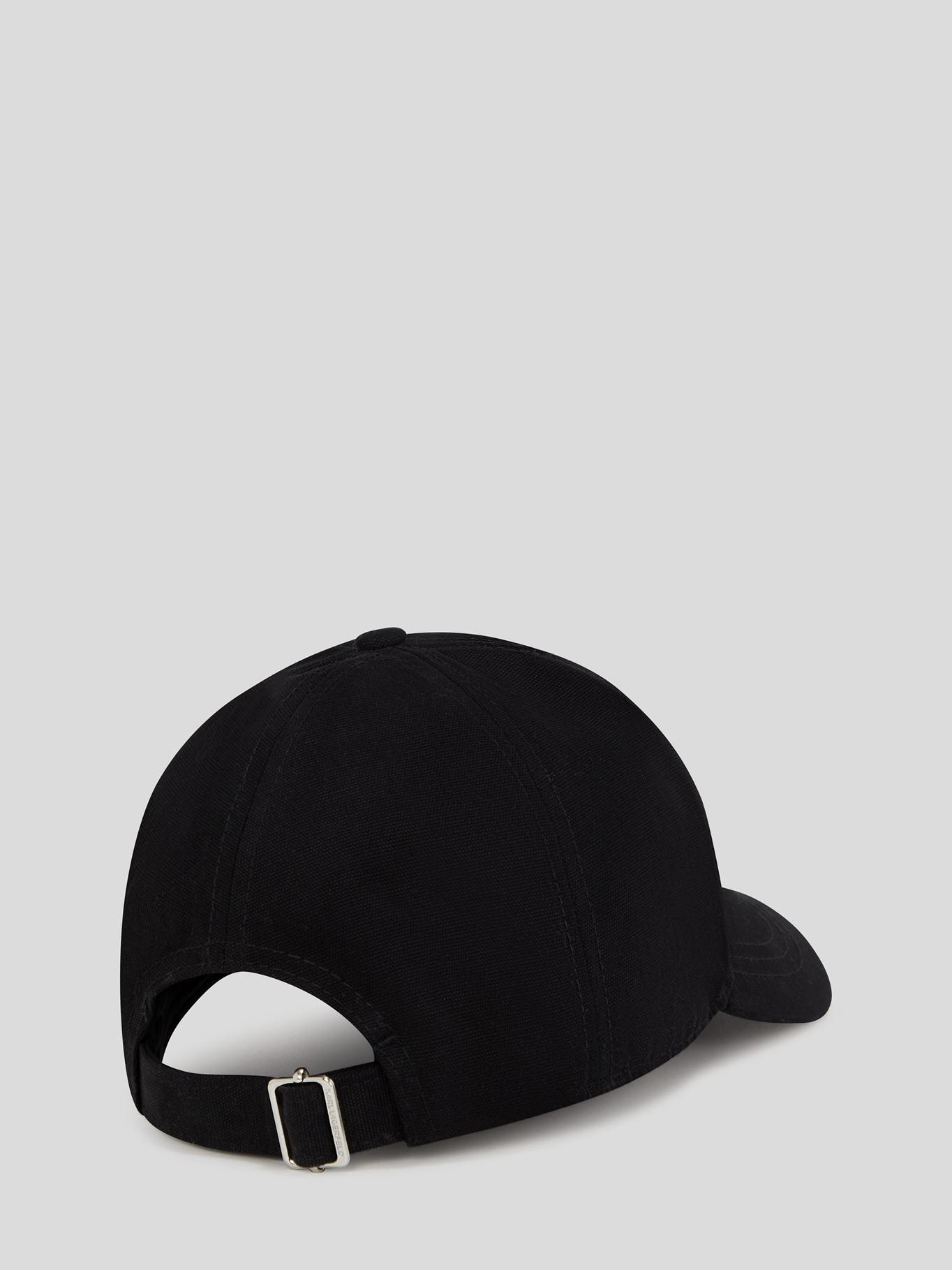 JOCKEY CON FIRMA BORDADA EN RELIEVE - 2