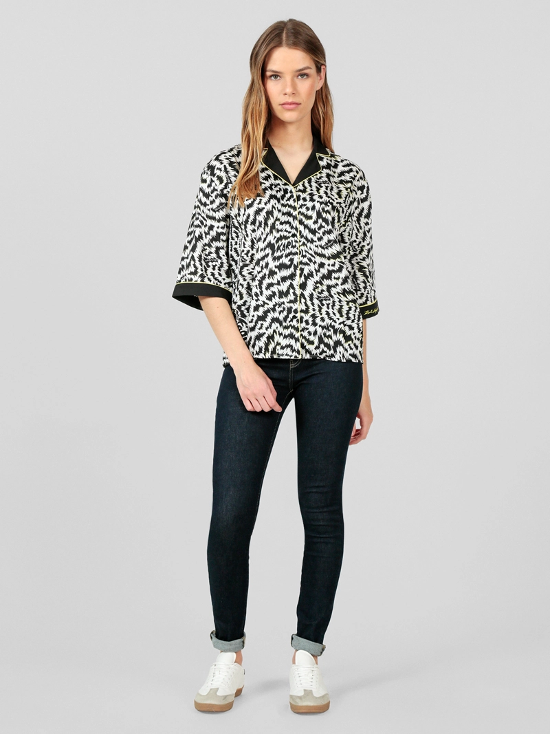 BLUSA CON ESTAMPADO DE ZEBRA - 2