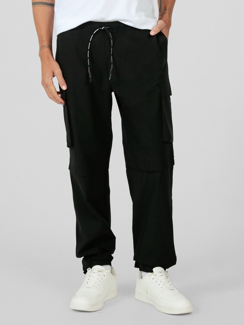 PANTALON CARGO DE NAILON - 1