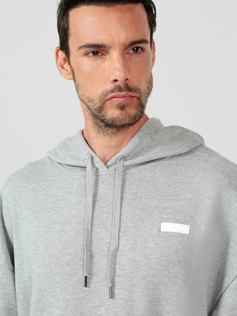 POLERON CON GORRO Y PARCHE DE LOGO - 5