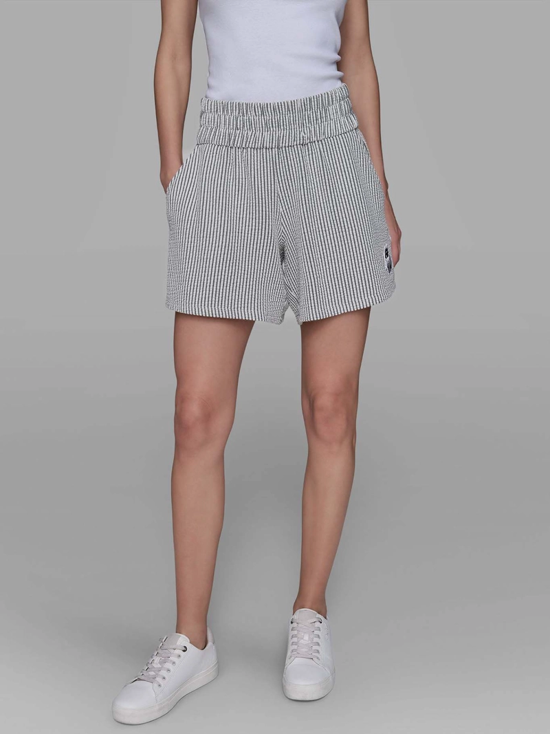 SHORT CON PARCHE - 1
