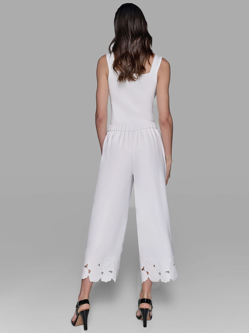 PANTALON CON DETALLES BORDADOS FLORALES - 4
