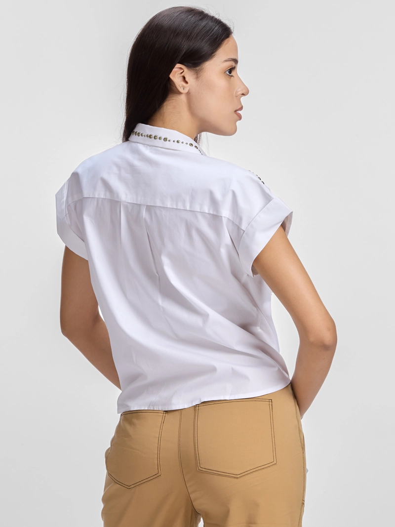 CAMISA DE MANGA CORTA CON DETALLES DE TACHUELAS - 2