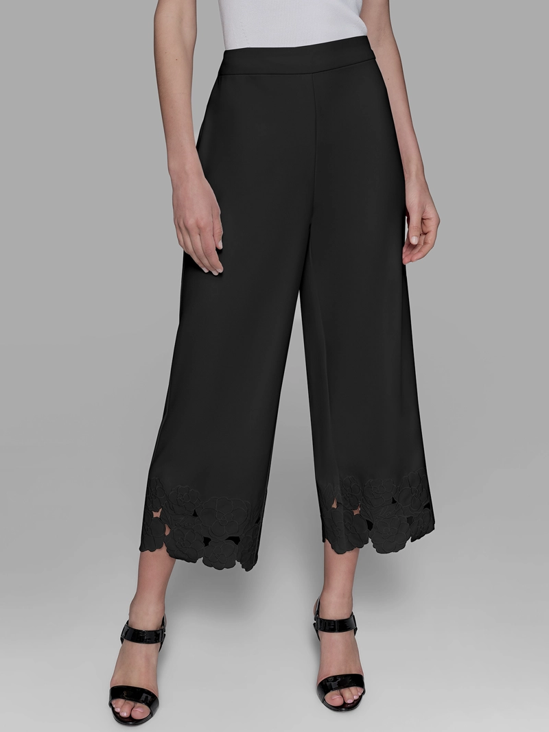 PANTALON CON DETALLES BORDADOS FLORALES - 1