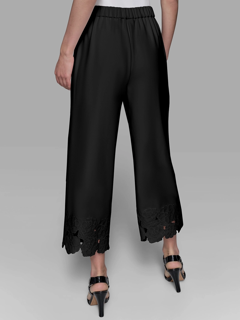 PANTALON CON DETALLES BORDADOS FLORALES - 3