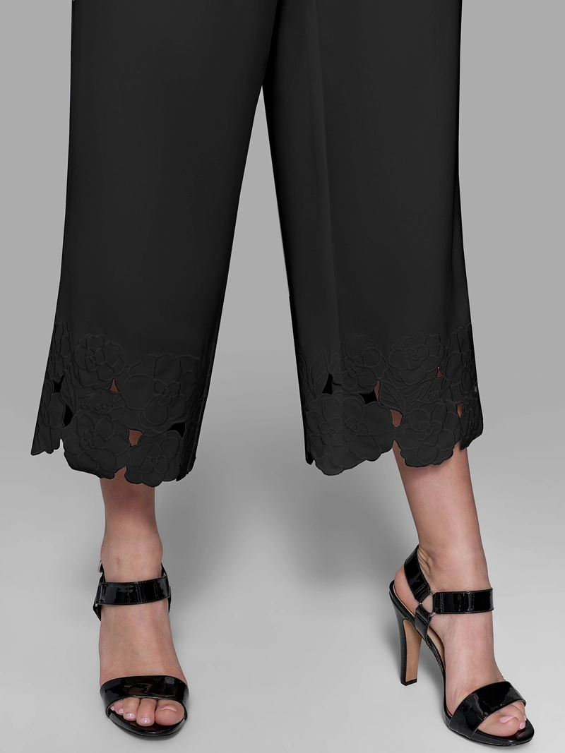 PANTALON CON DETALLES BORDADOS FLORALES - 7