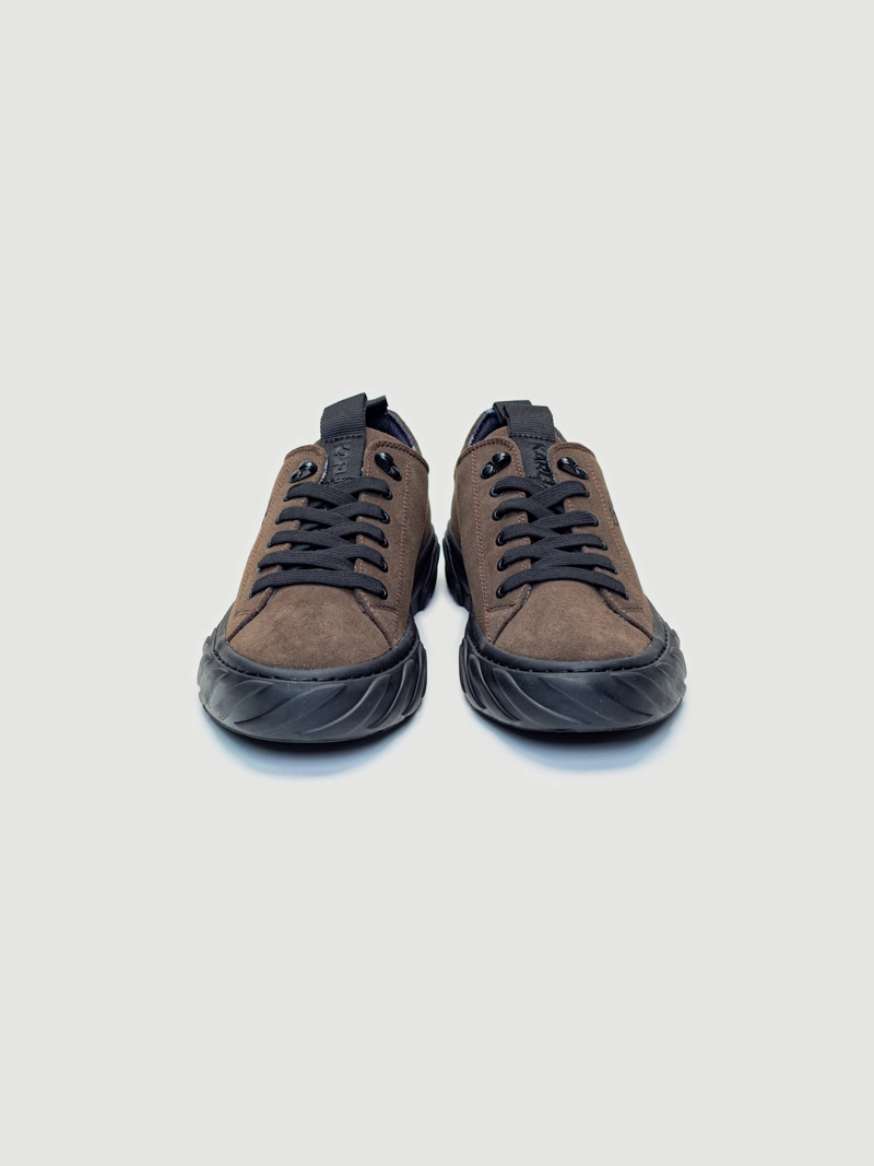 ZAPATILLAS DE GAMUZA DE PERFIL BAJO CON LOGO BORDADO - 1