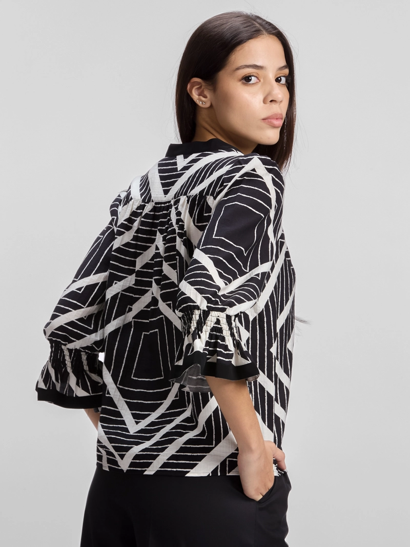 BLUSA CON ESTAMPADO GEOME TRICO - 3
