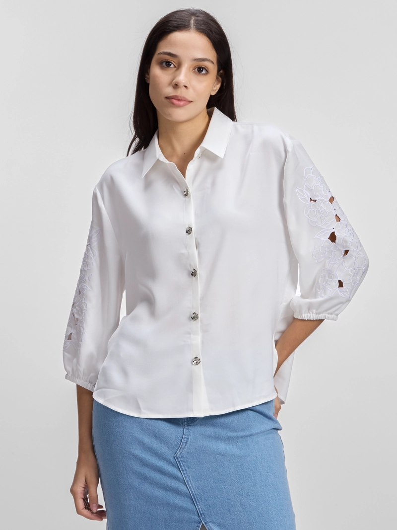 BLUSA CON MANGAS CALADAS Y DISEÑO FLORAL - 1