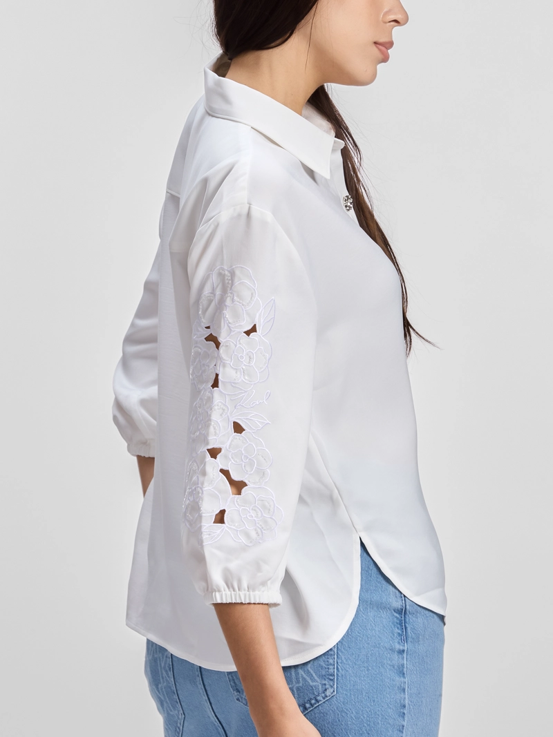 BLUSA CON MANGAS CALADAS Y DISEÑO FLORAL - 4