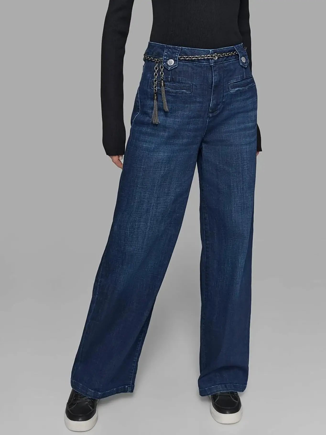 JEANS RECTOS ACAMPANADOS CON CINTURON DE CADENA - 1