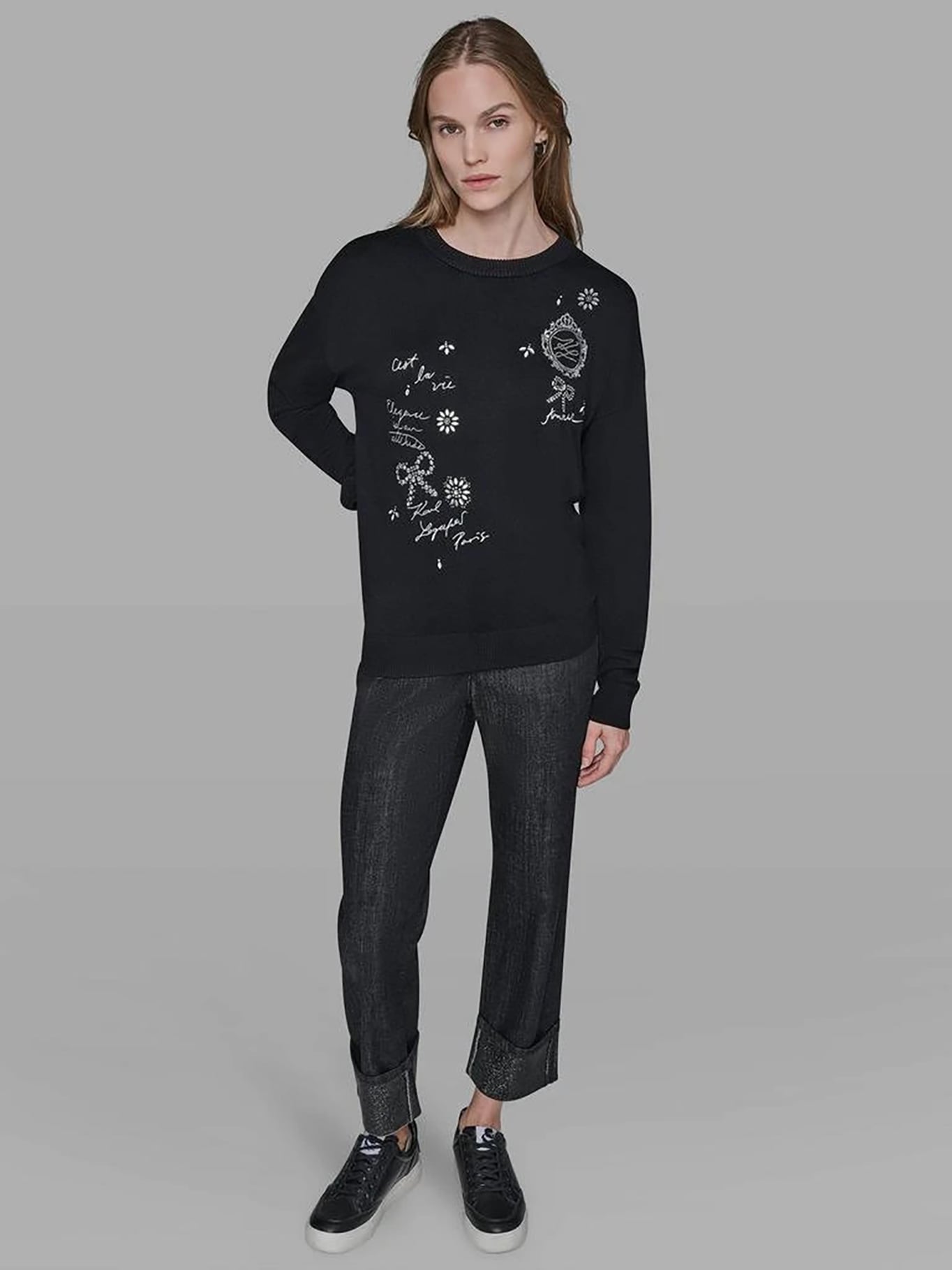 SWEATER CON DETALLES DE GRAFICOS DISTINTIVOS DE KARL EN PEDRERIA - 2