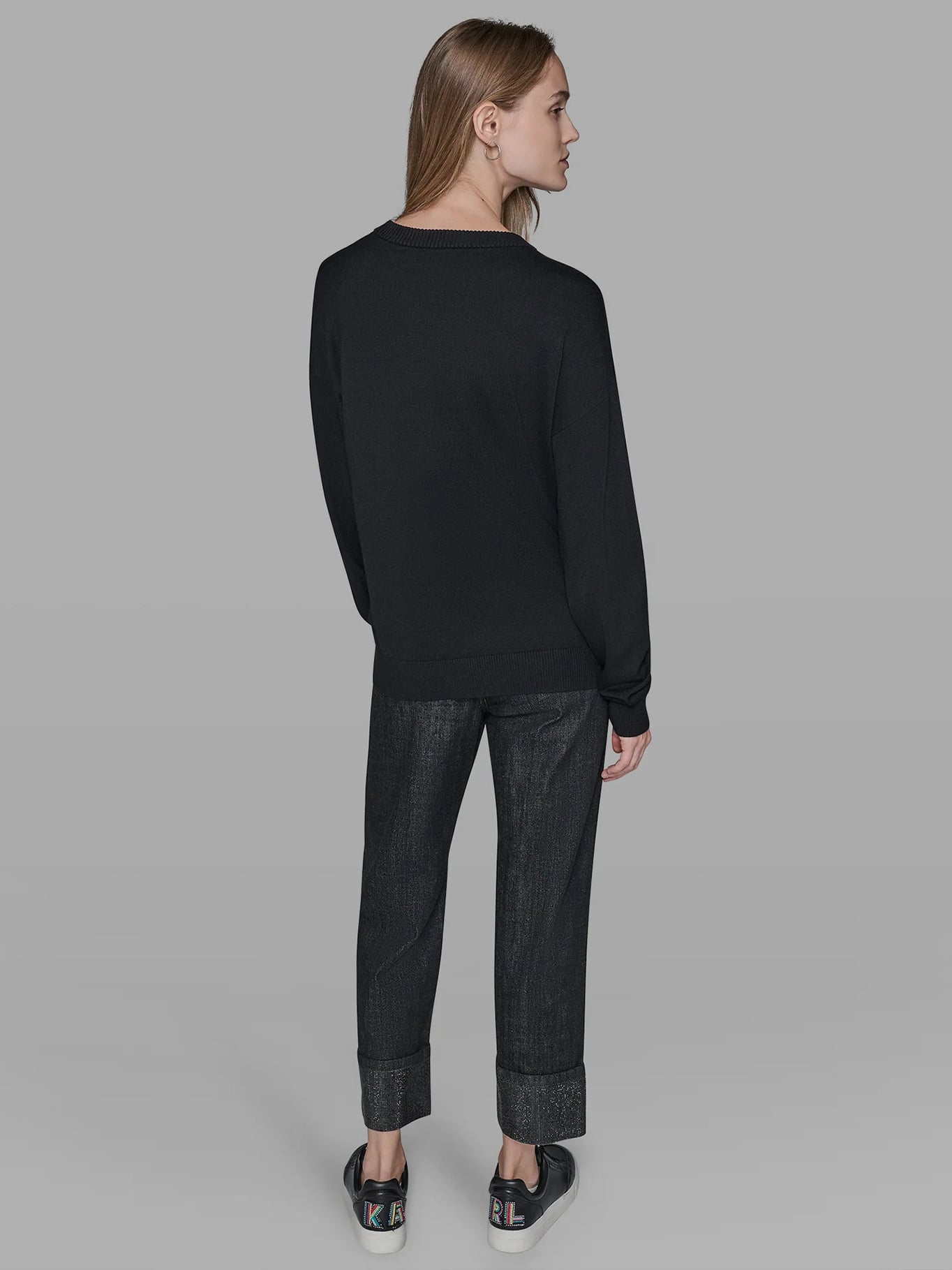 SWEATER CON DETALLES DE GRAFICOS DISTINTIVOS DE KARL EN PEDRERIA - 3