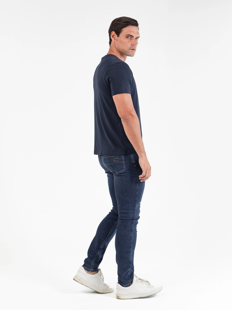 POLERA ESSENTIAL CON FIRMA BORDADA - 3