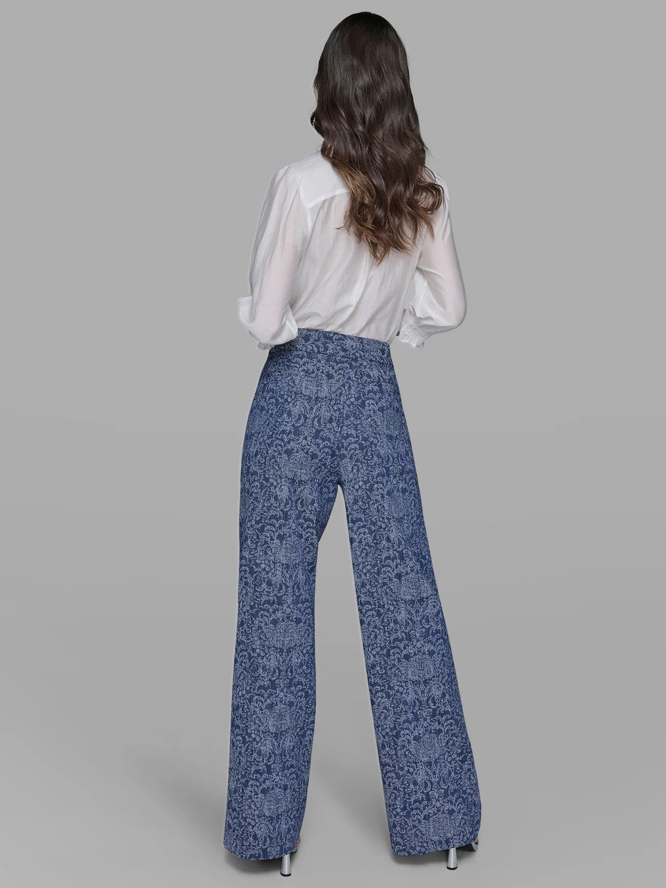 PANTALON DENIM FLARE CON ESTAMPADO BARROCO - 3
