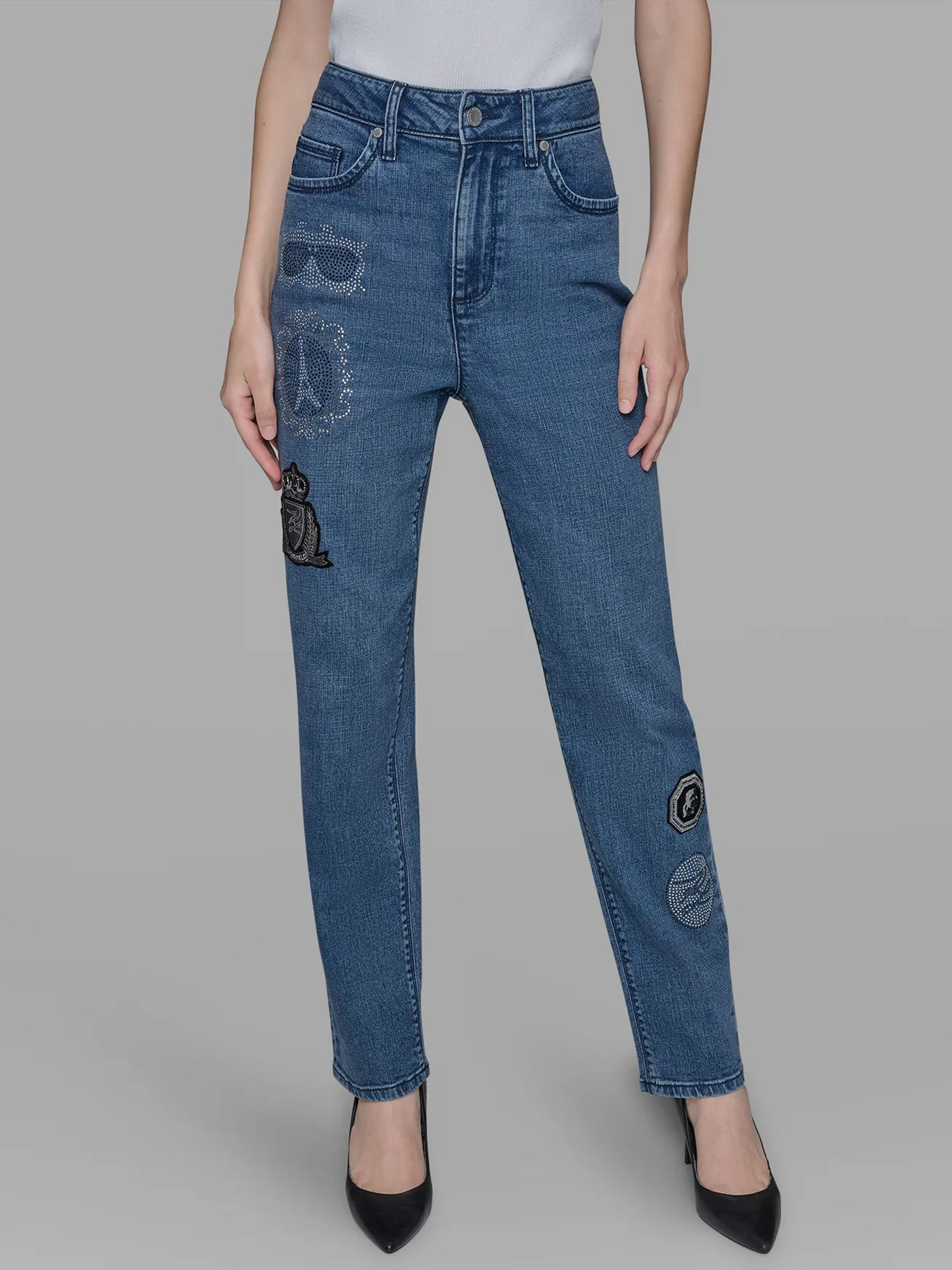 JEANS CON DISEÑO DE PARCHES - 1