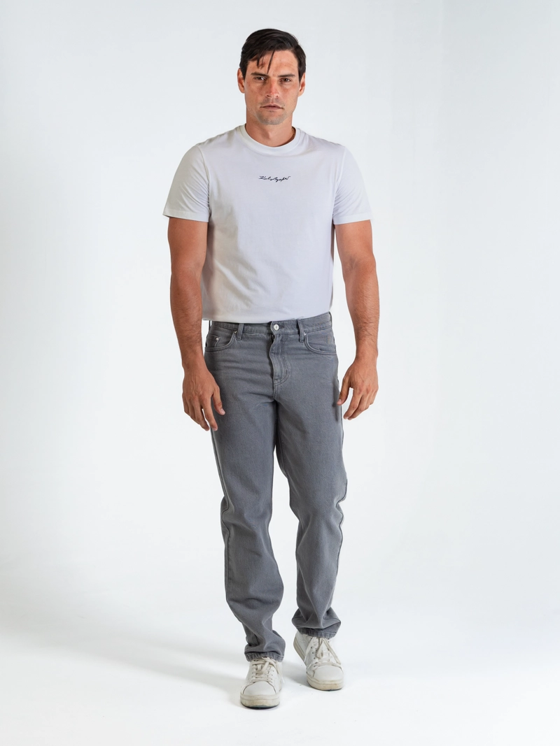JEANS RECTOS CON BORDADO DISTINTIVO EN EL BOLSILLO TRASERO - 1