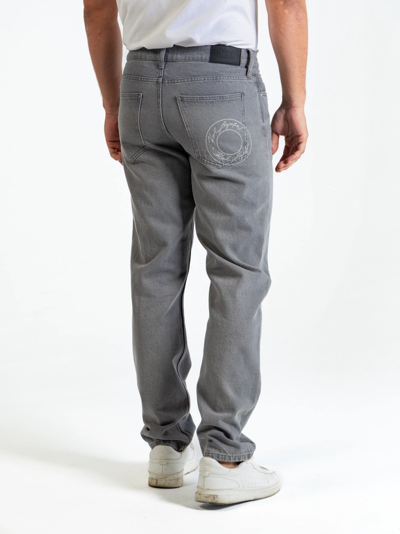JEANS RECTOS CON BORDADO DISTINTIVO EN EL BOLSILLO TRASERO - 4