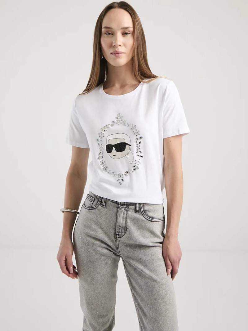 POLERA CON GRAFICO DE KARL EN RETRATO CON PEDRERIA - 1