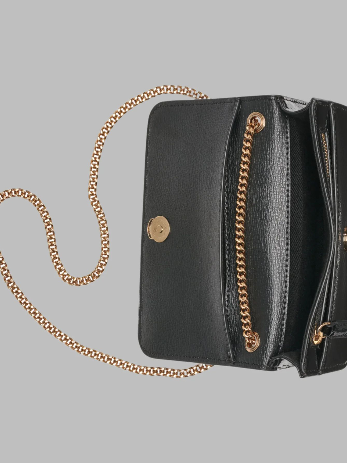 CARTERA DE HOMBRO CON LOGO BORDADO Y CADENA METALICA - 4