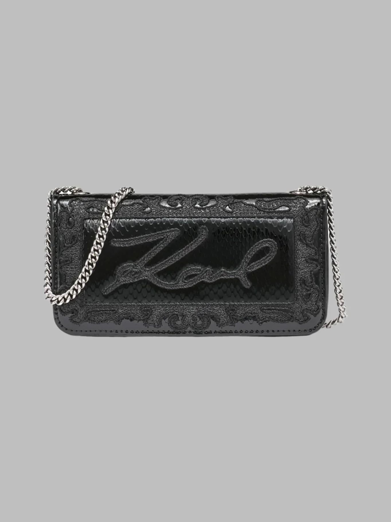 CARTERA DE HOMBRO CON LOGO BORDADO Y CADENA METALICA - 1