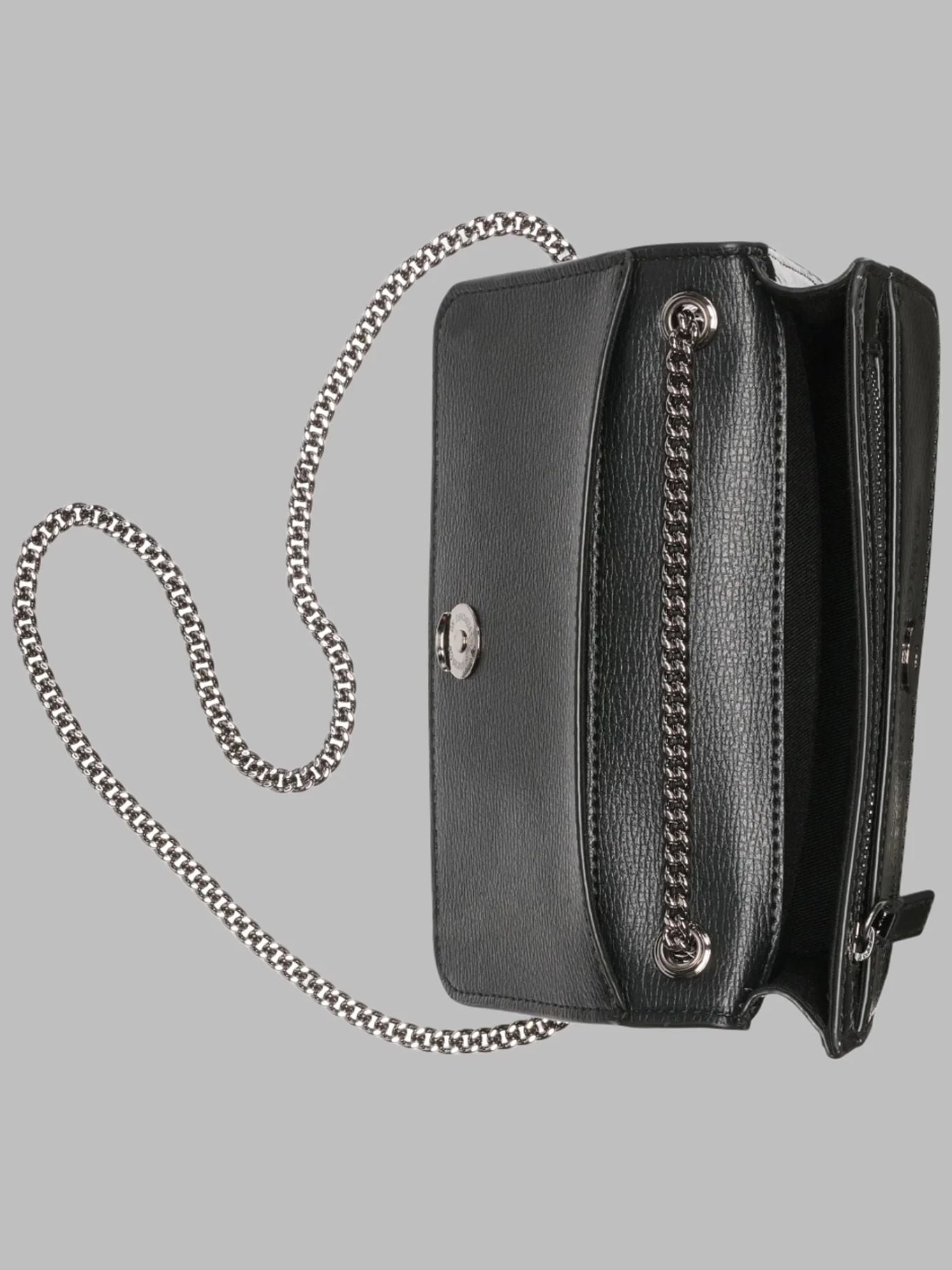 CARTERA DE HOMBRO CON LOGO BORDADO Y CADENA METALICA - 4