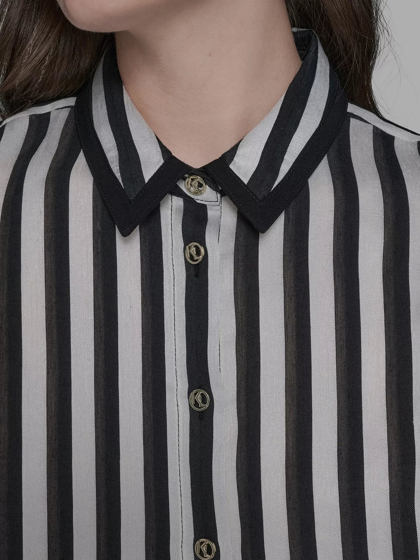 CAMISA MANGA LARGA CON PATRON DE RAYAS Y BOLSILLOS FRONTALES - 5