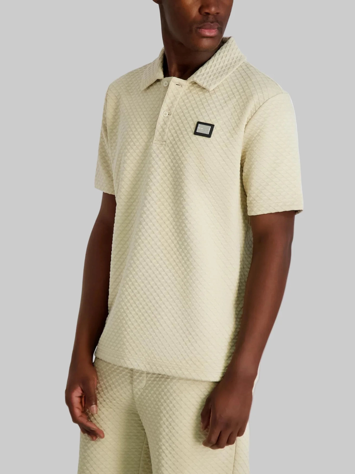 POLO DE JACQUARD CON DISEÑO TRIANGULAR - 1