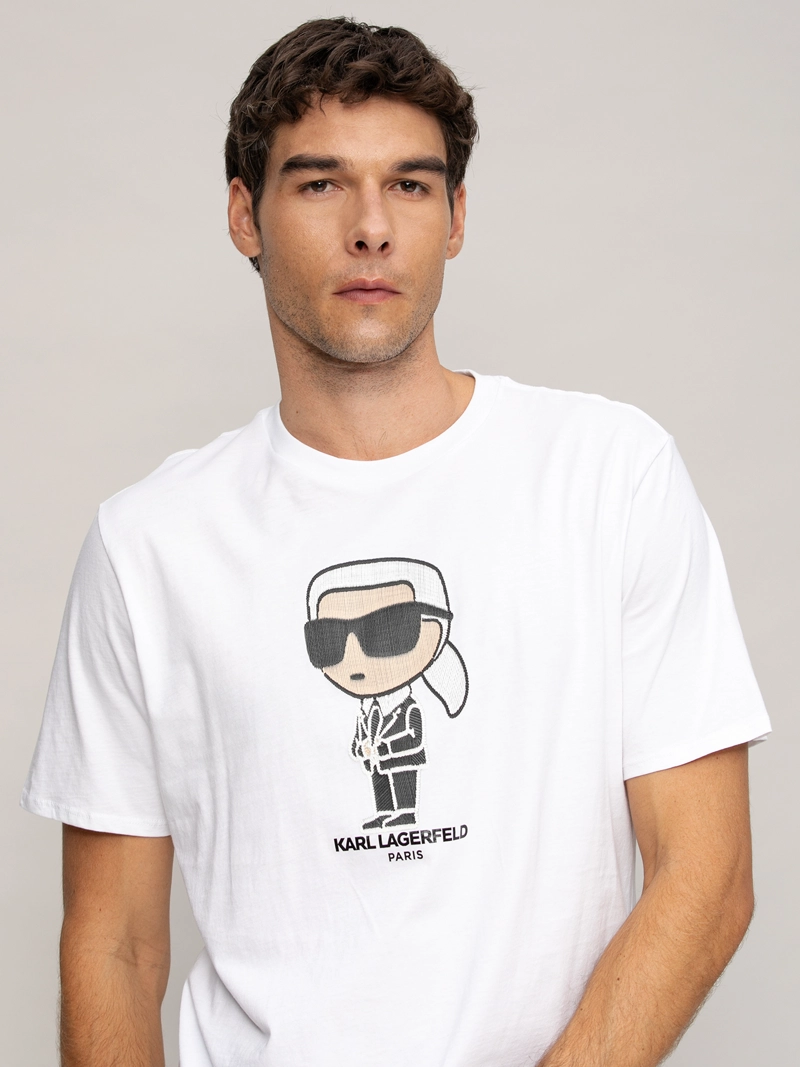 POLERA CON ESTAMPADO DE KARL BORDADO COMPLETO - 4
