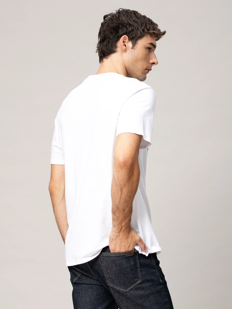 POLERA CON ESTAMPADO GRAFICO DE LOGO EN EFECTO OLA - 3