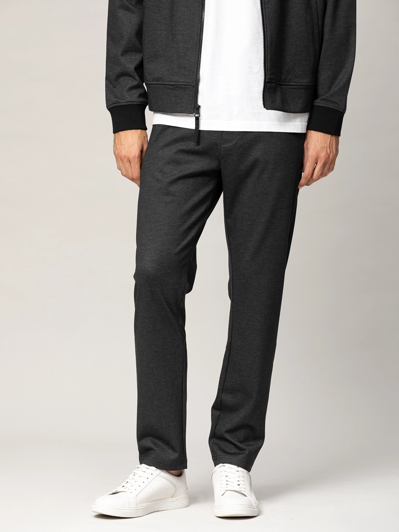 PANTALON DE FELPA TEXTURIZADA CON LOGO - 2