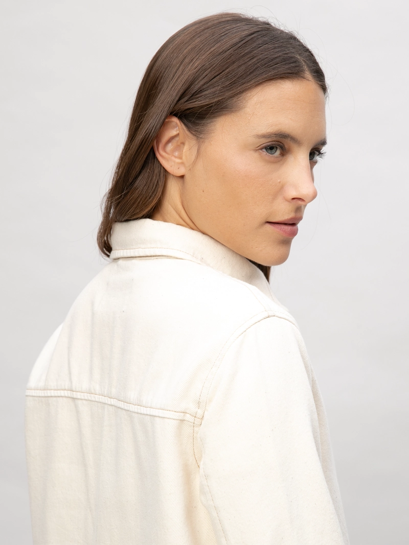 SOBRECAMISA EN DENIM CON BOLSILLOS - 5