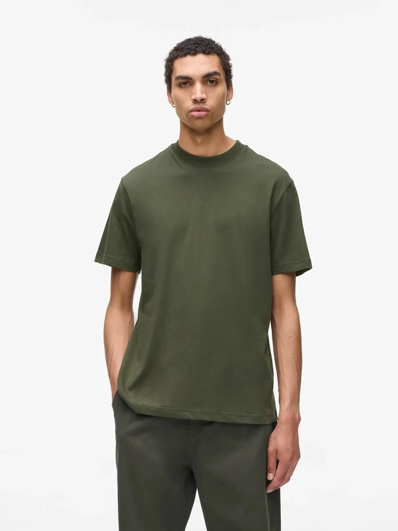 POLERA DE CORTE REGULAR CON PARCHE DE GOMA - 1