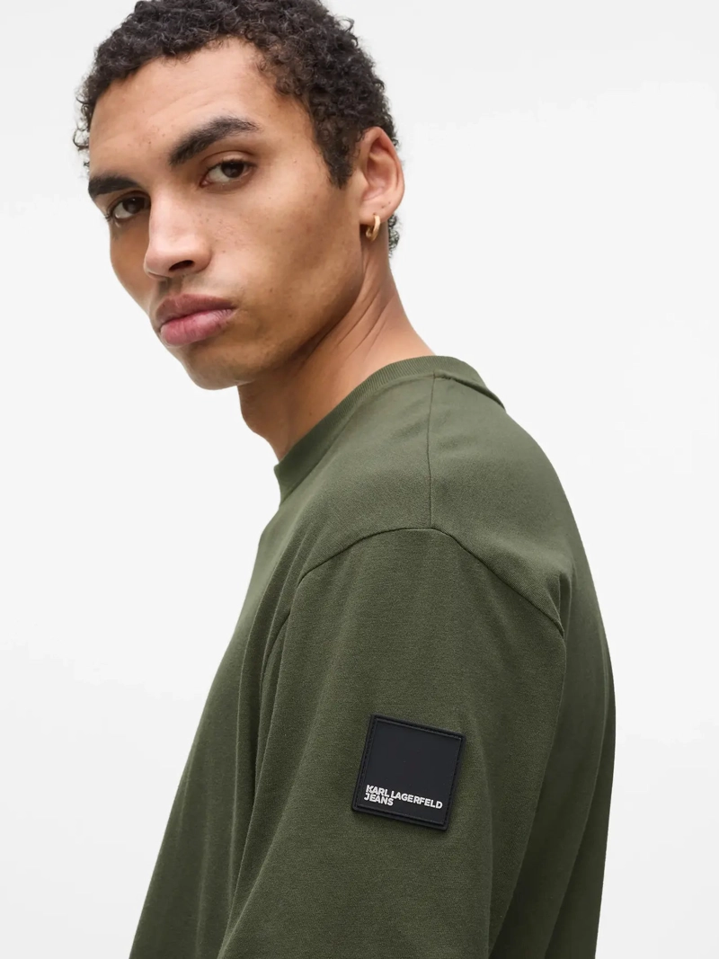 POLERA DE CORTE REGULAR CON PARCHE DE GOMA - 4