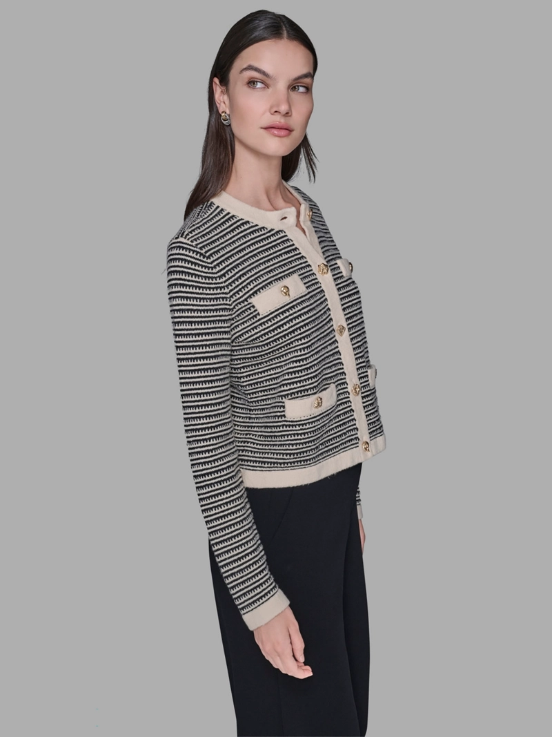 CARDIGAN ESTAMPADO CON BOLSILLOS Y BOTONES DECORATIVOS - 4