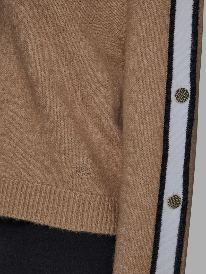 SWEATER CON BOTONES EN LAS MANGAS - 4