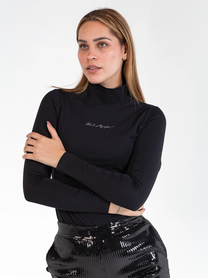 POLERA DE CUELLO ALTO CON FIRMA - 5