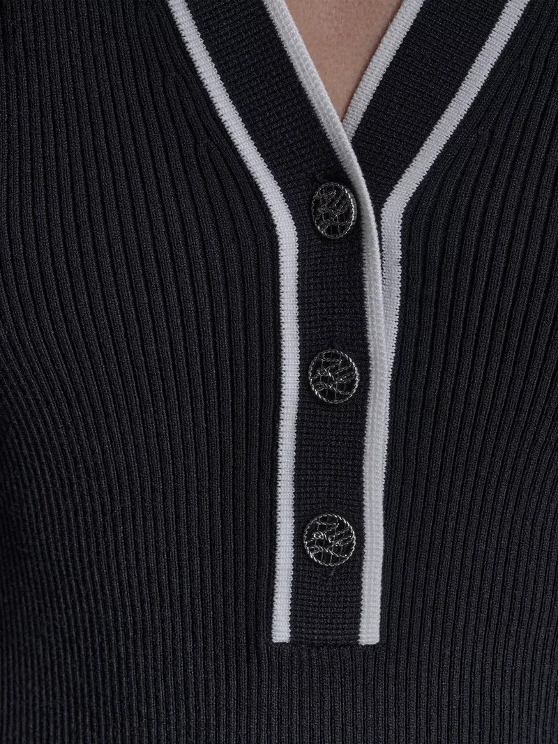 VESTIDO DE PUNTO CON CUELLO EN V - 5