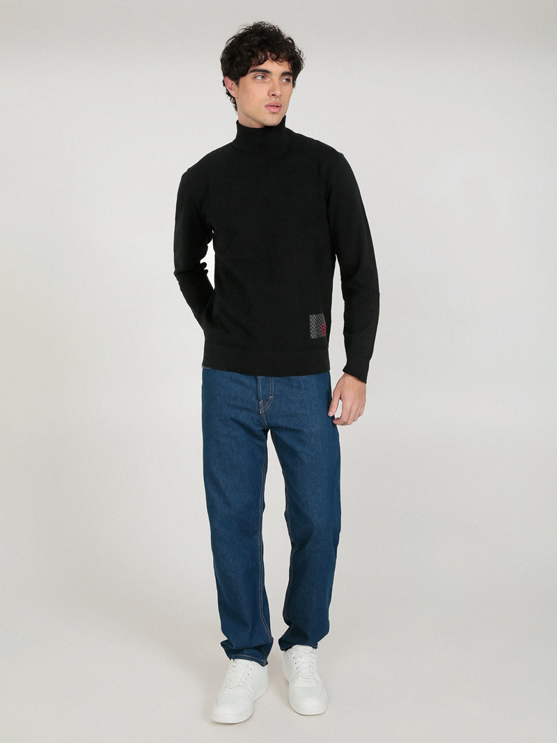 SWEATER DE CUELLO ALTO CON ETIQUETA TEJIDA - 2