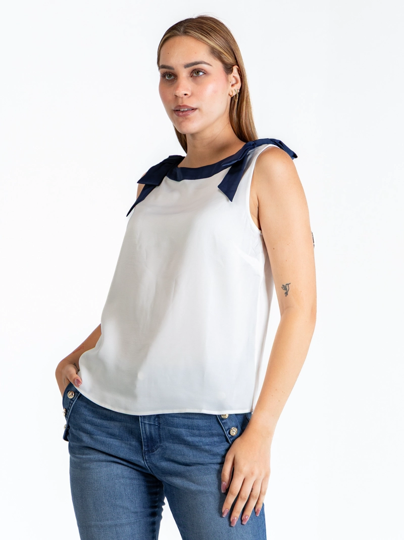 TOP DE PUNTO CON CUELLO BARCO Y LAZOS - 1