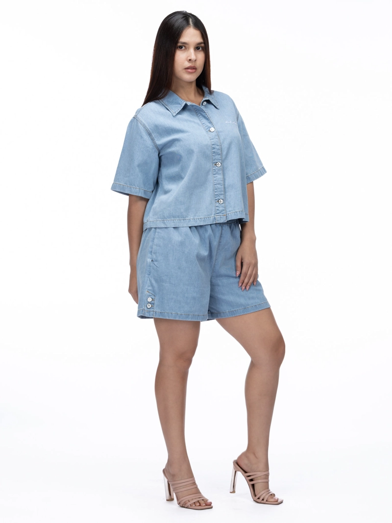 SHORT DENIM CON BOTONES DECORATIVOS - 2