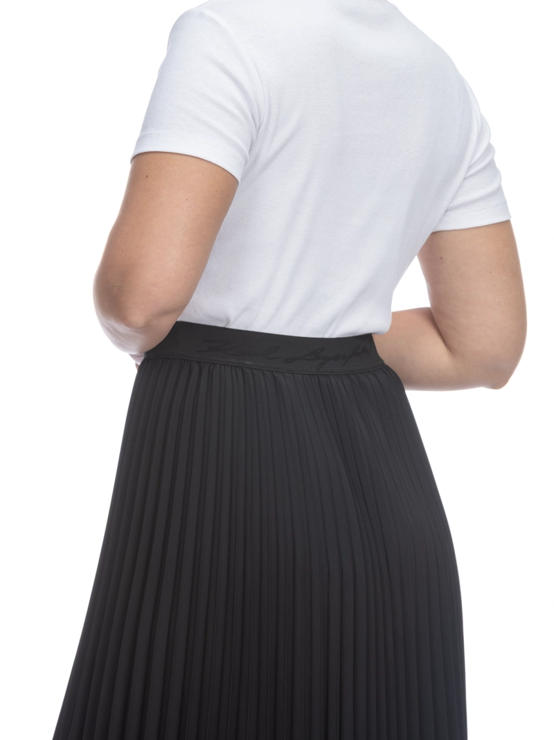 FALDA PLISADA CON LOGO - 4