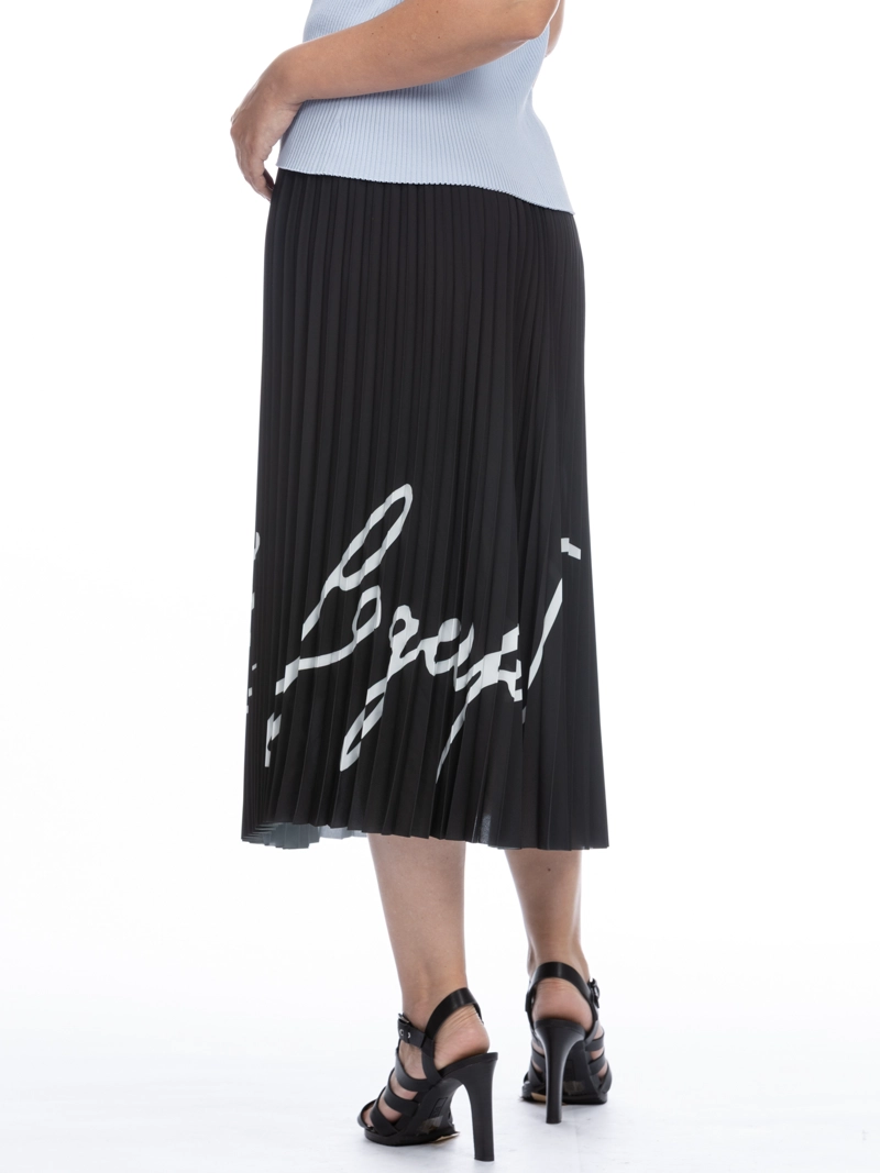 FALDA PLISADA CON LOGO - 6