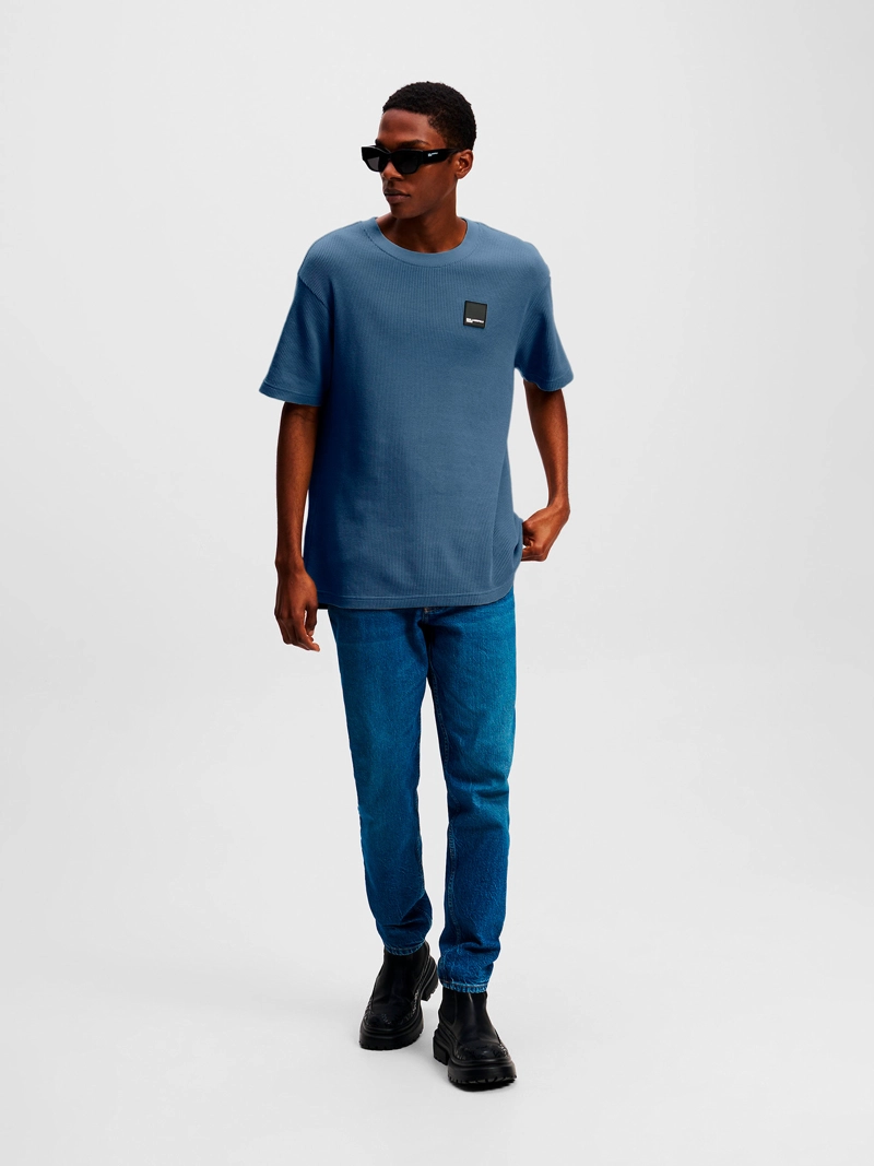 POLERA WAFFLE CON INSIGNIA - 1