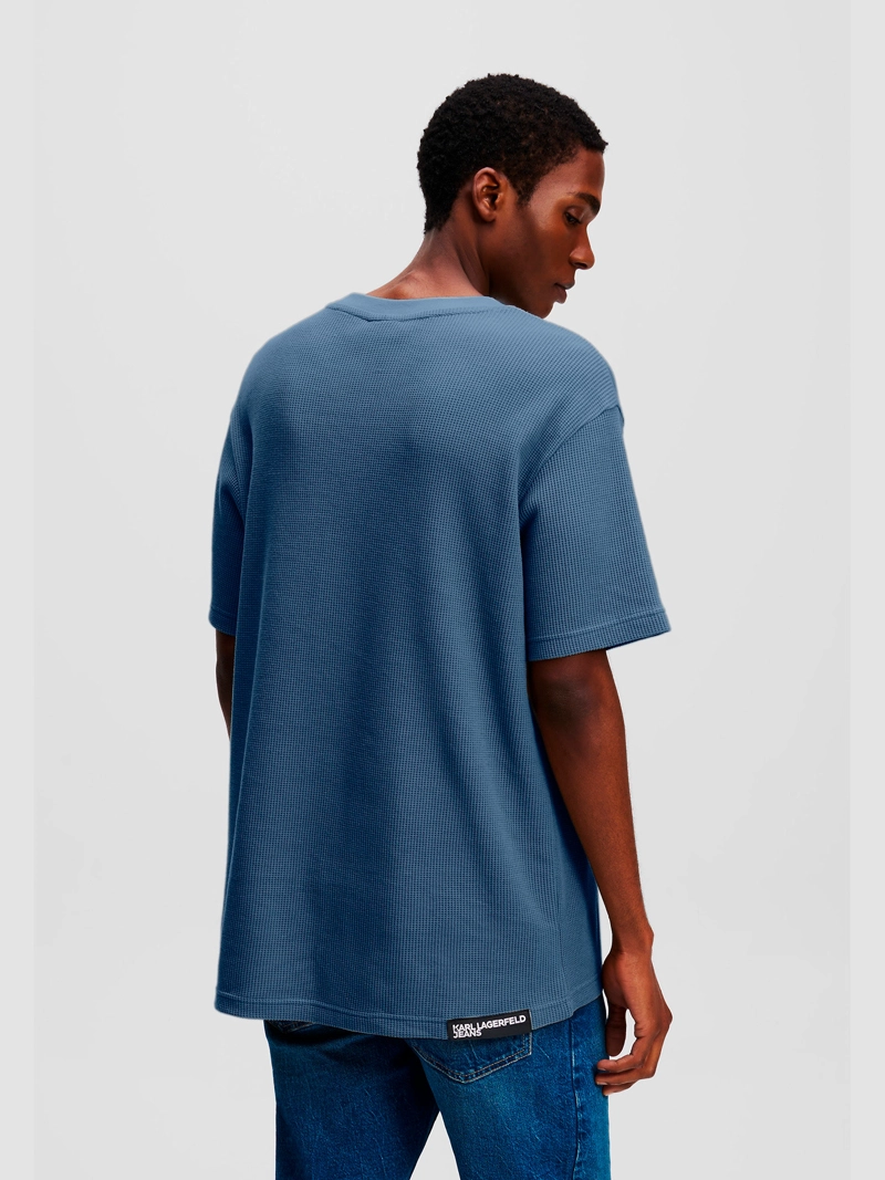 POLERA WAFFLE CON INSIGNIA - 2